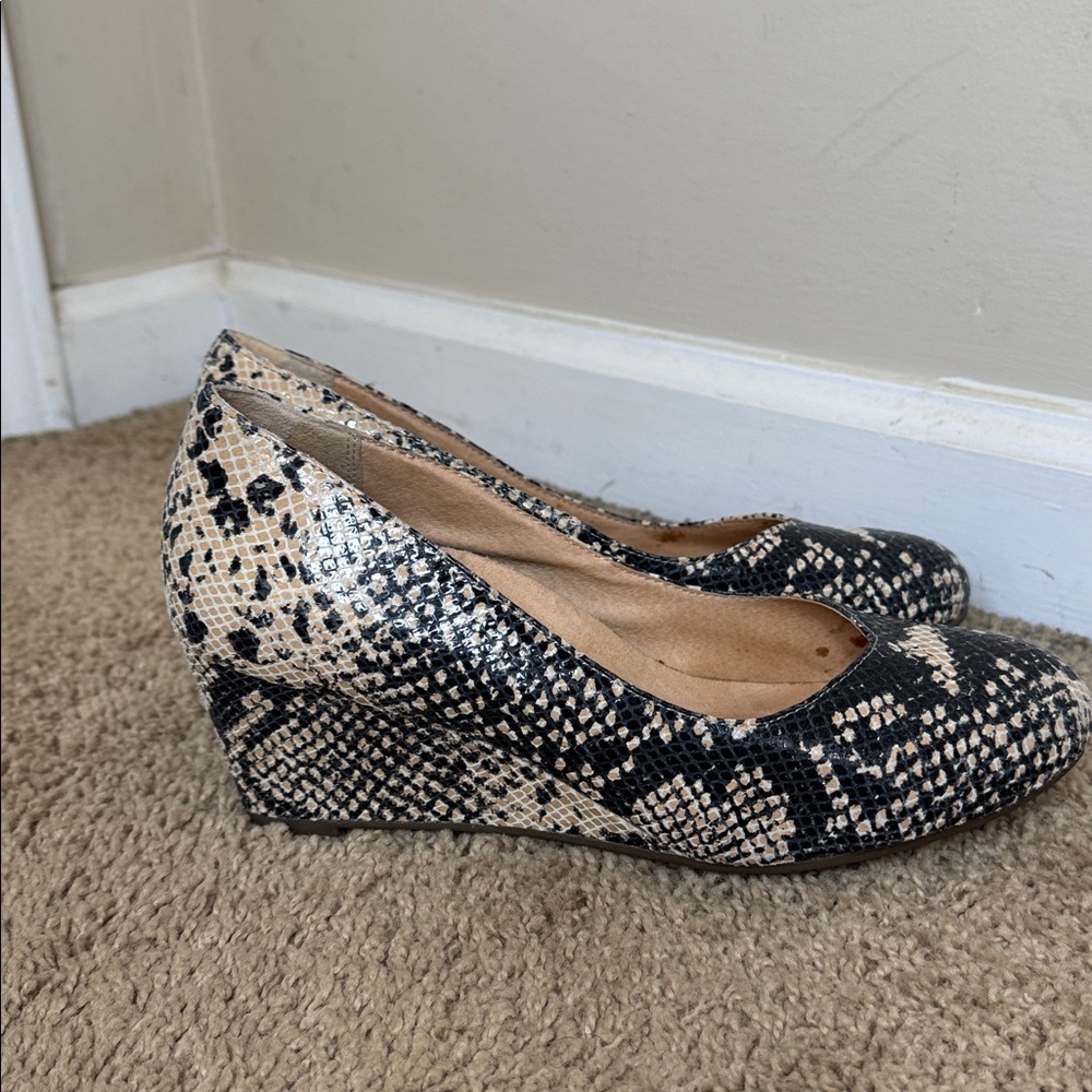Vionic Snake Print Wedge Pumps in Black and Cream